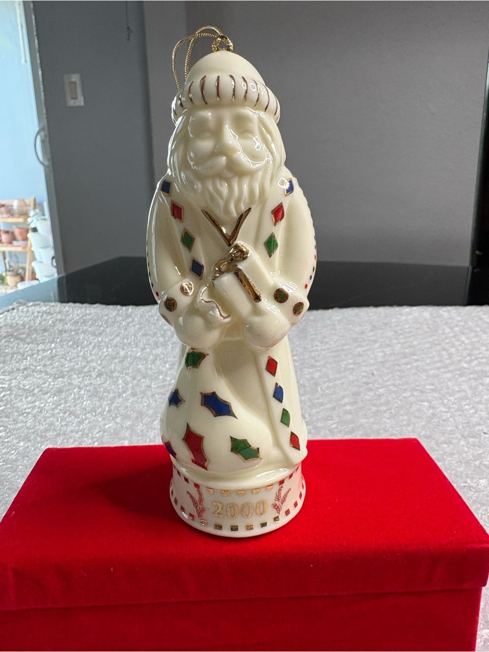 Madison Avenue 2000 Musical Santa Christmas Ornament